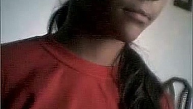 Amateur Brunette Showing her pussy on cam