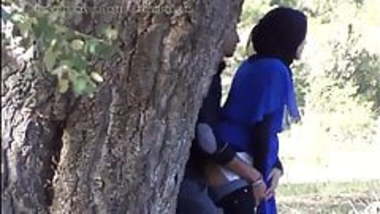 Desi Indian muslim girl hand job in outside Hidden cam