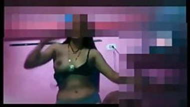 beautiful desi sister nude dance in home