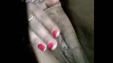 Wife show and fingaring to her pussy