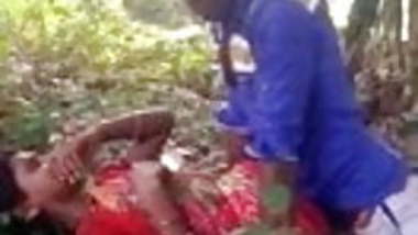 indian aunty getting fucked by young guys in forest