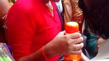Madurai hot young girl wet chudi with boobs at public part:2