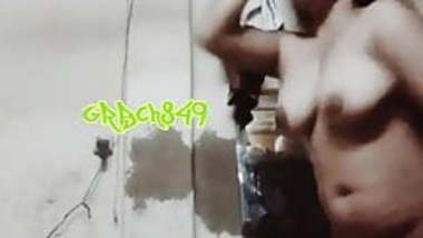 Bangla boudi selfmade saree strip n masturbate