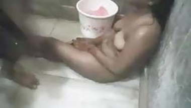 Desi couple fun in bathroom with audio