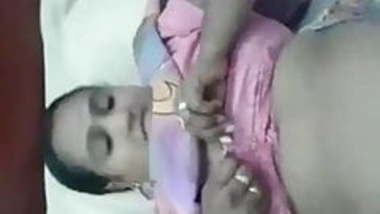 Aunty showing