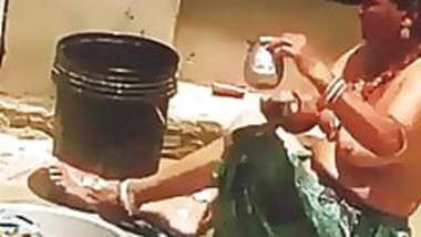 Indian Aunty Bathing Video Rajasthani Bhabhi Bath Video