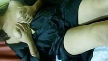 yougn hot desi wife exposing herself