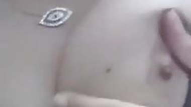 Indian paki girlfriend showing her cutie boobies in cam for