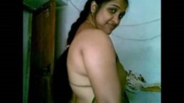 Desiunty - Admiring desi aunty without bra free sex video