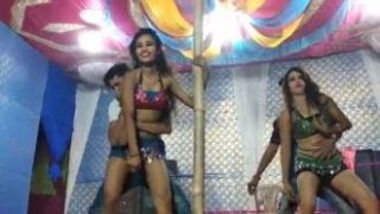 Hindi Girls Doing Mujra On Stage