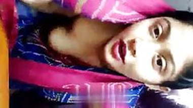 Desi Aunty stripping saree