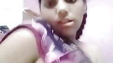 Desi Schoolgirl Playing on Cam