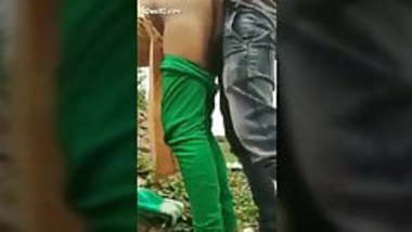 Indian girl sex in garden UP