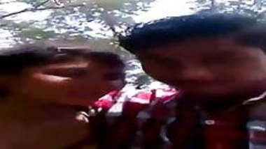 Desi Bengali girlfriend boyfriend sucks boob's and kisses
