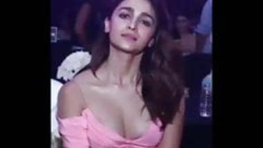 Alia Bhatt boobs show hot
