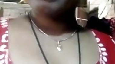 Tamil hot aunty showing her hot body in imo video call