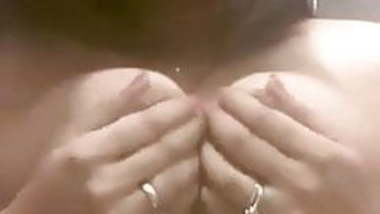 Desi girl boobs show n shake