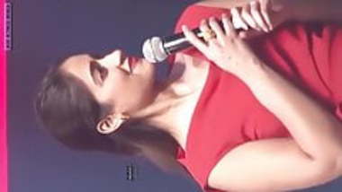 Ileyanahot Back Shaking