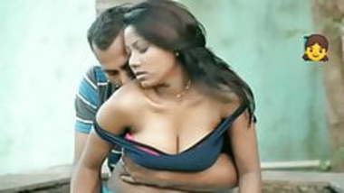 Beautiful tamil girl romance and Hot boobs pressing in park